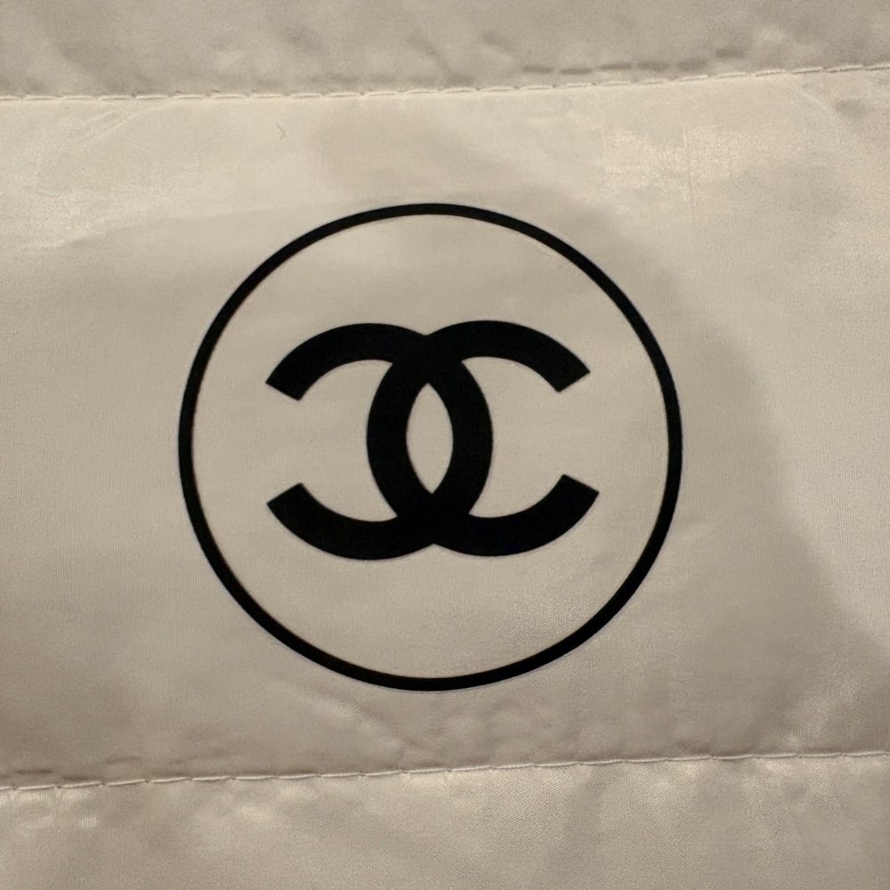 CHANEL White Quilted Accessory bag VIP gift bag - Picture 3 of 6